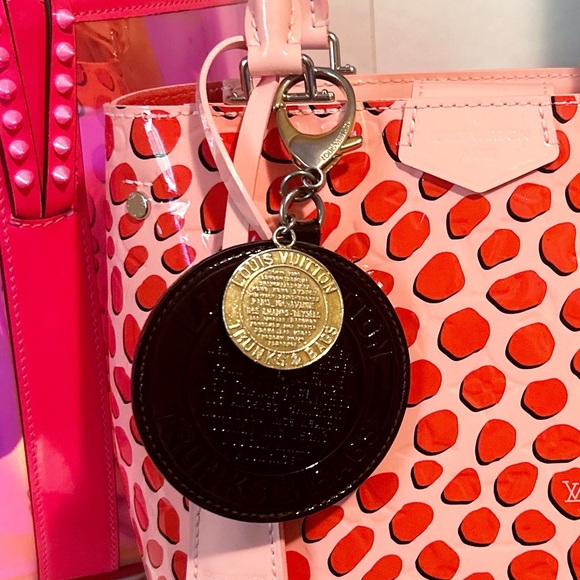 Authentic Louis Vuitton Rare Limited Edition Vernis Round Porte Cles Bag Charm - Picture 10 of 12